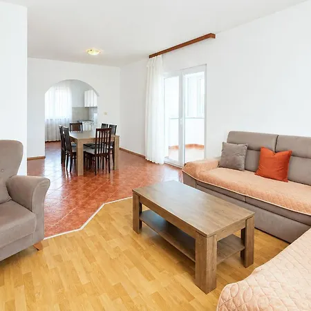 Apartman 3 Bedroom Stunning In *