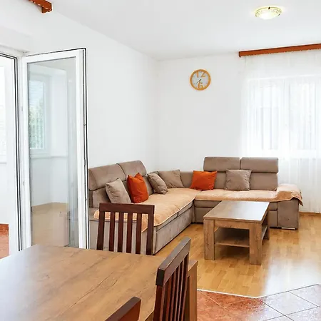 3 Bedroom Stunning In Pula