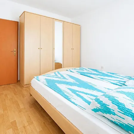 3 Bedroom Stunning In Апартаменты Пула