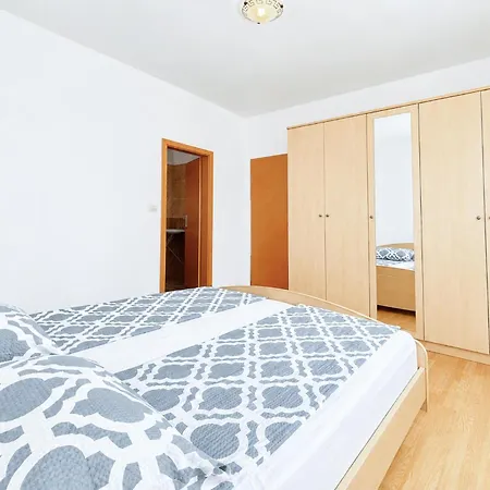 Apartman 3 Bedroom Stunning In Pula