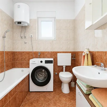 3 Bedroom Stunning In Apartman Pula